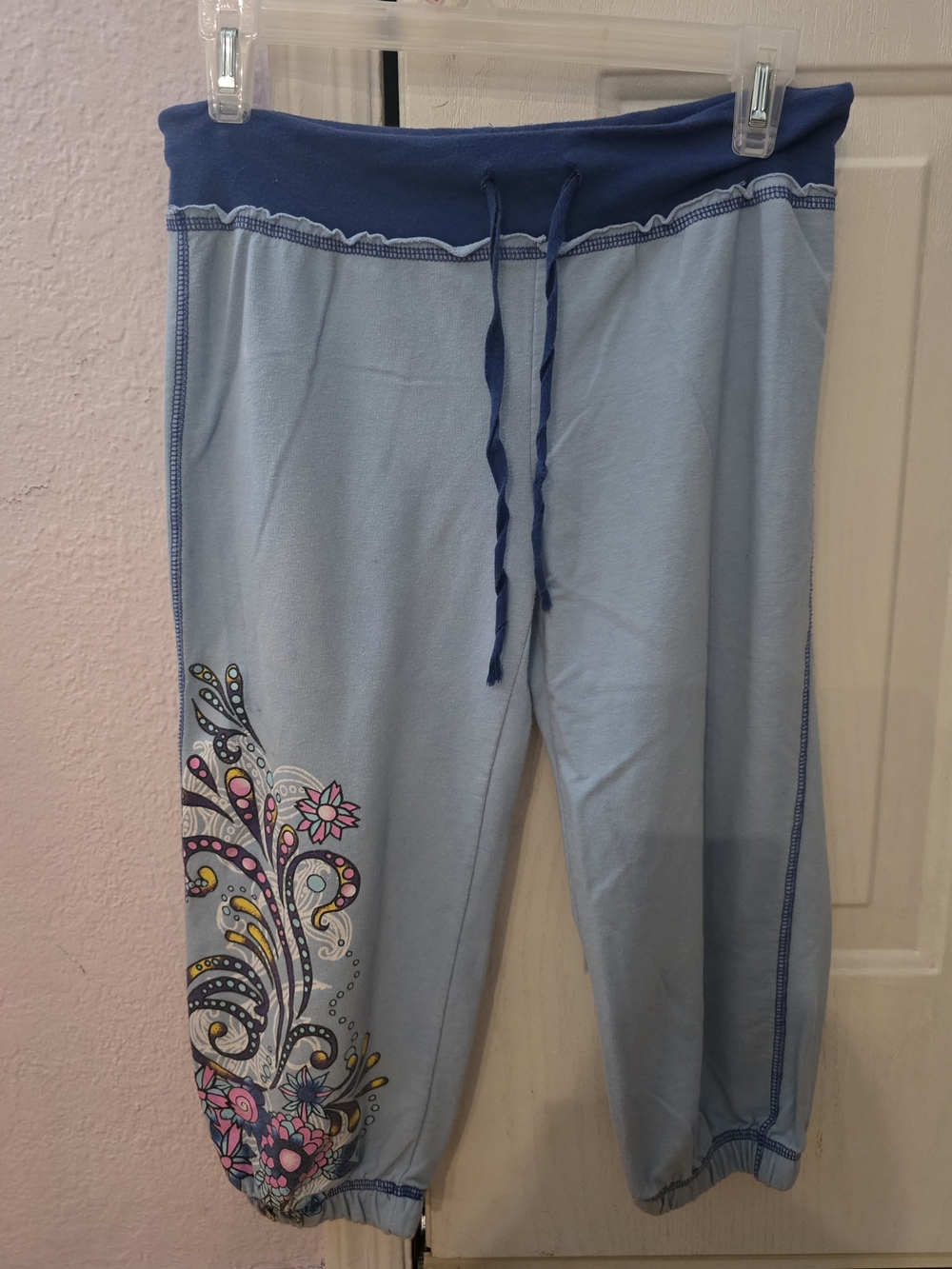 Hide & Seek Small Womens Light Blue Drawstring Capri Pants with Floral Print